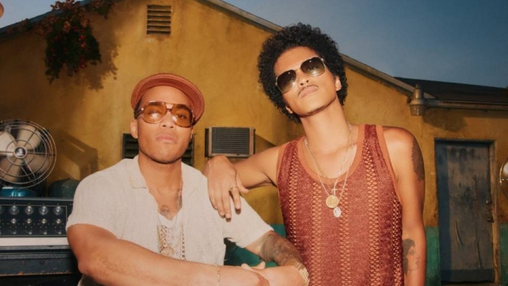 Bruno Mars e Anderson .Paak lançam a genial Leave The Door Open