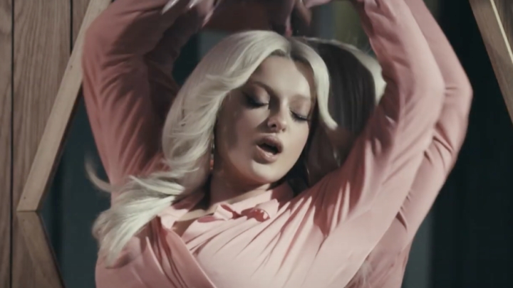 Bebe Rexha Lança O Single Heart Wants What It Wants Ouça Com A